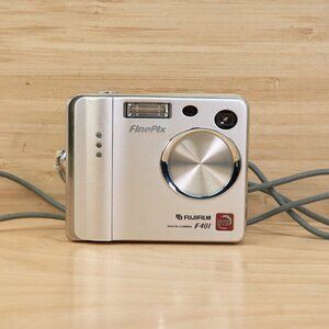 Fujifilm FinePix F401 Silver Digital Camera Compact 2MP, Tested, Made in Japan